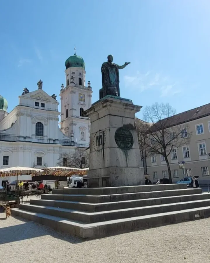Passau cathedral square, starting point for company team events