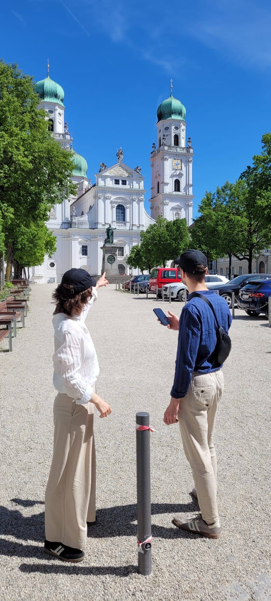 Stadtspur Passau – zwei Spurensucher am Passauer Dom
