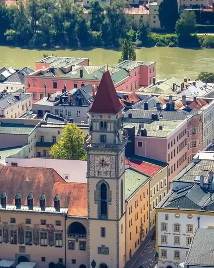 Passauer Rathausplatz, eine Station der Stadtrallye für Schulklassen